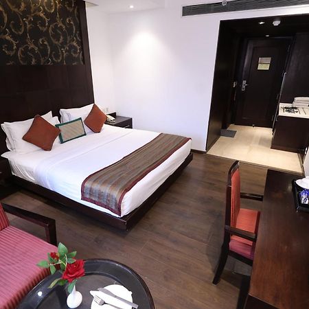 Hotel Godwin Deluxe -Near New Delhi Railway Station - Paharganj Dış mekan fotoğraf