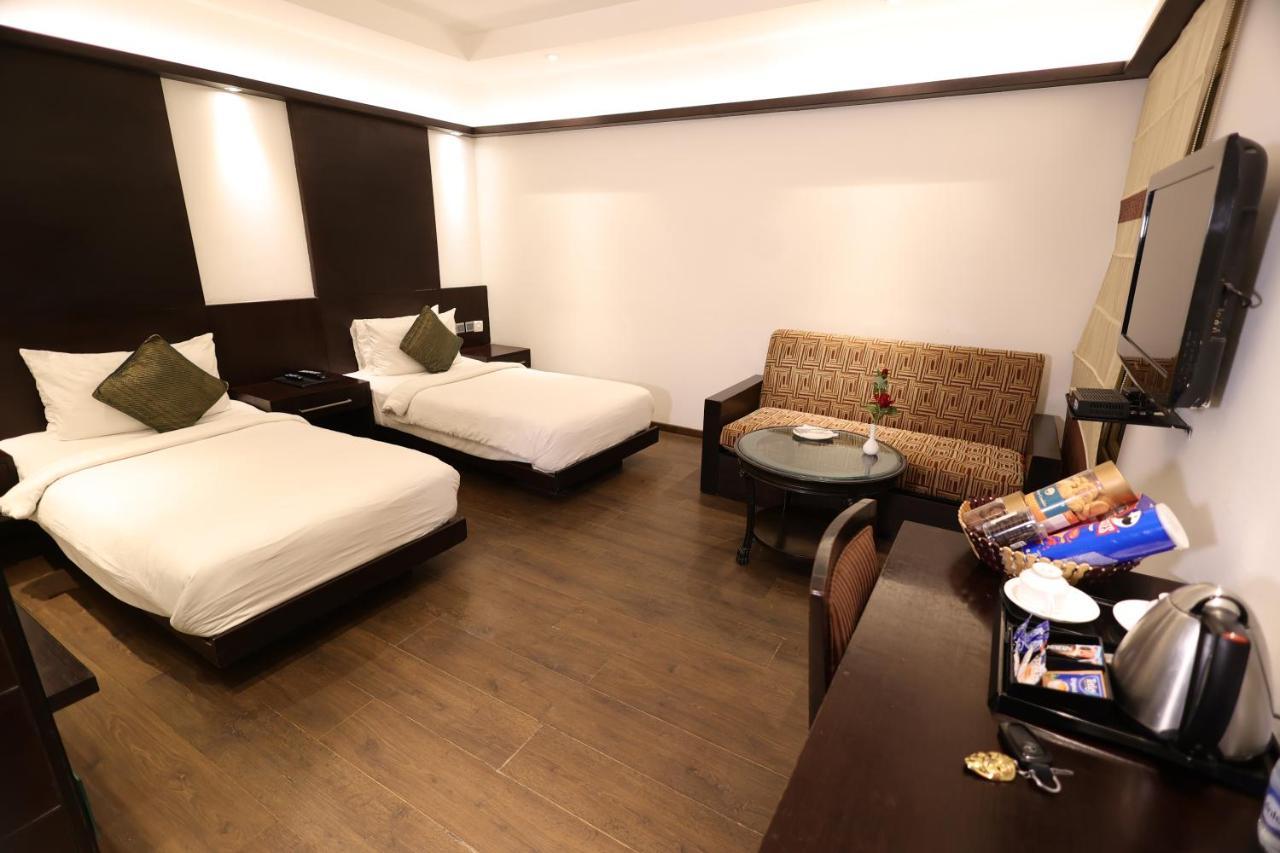 Hotel Godwin Deluxe -Near New Delhi Railway Station - Paharganj Dış mekan fotoğraf