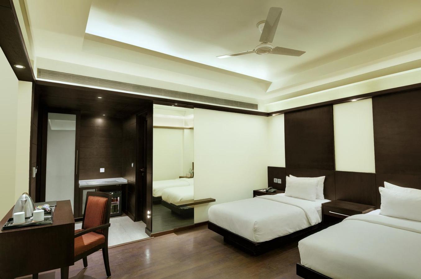 Hotel Godwin Deluxe -Near New Delhi Railway Station - Paharganj Dış mekan fotoğraf