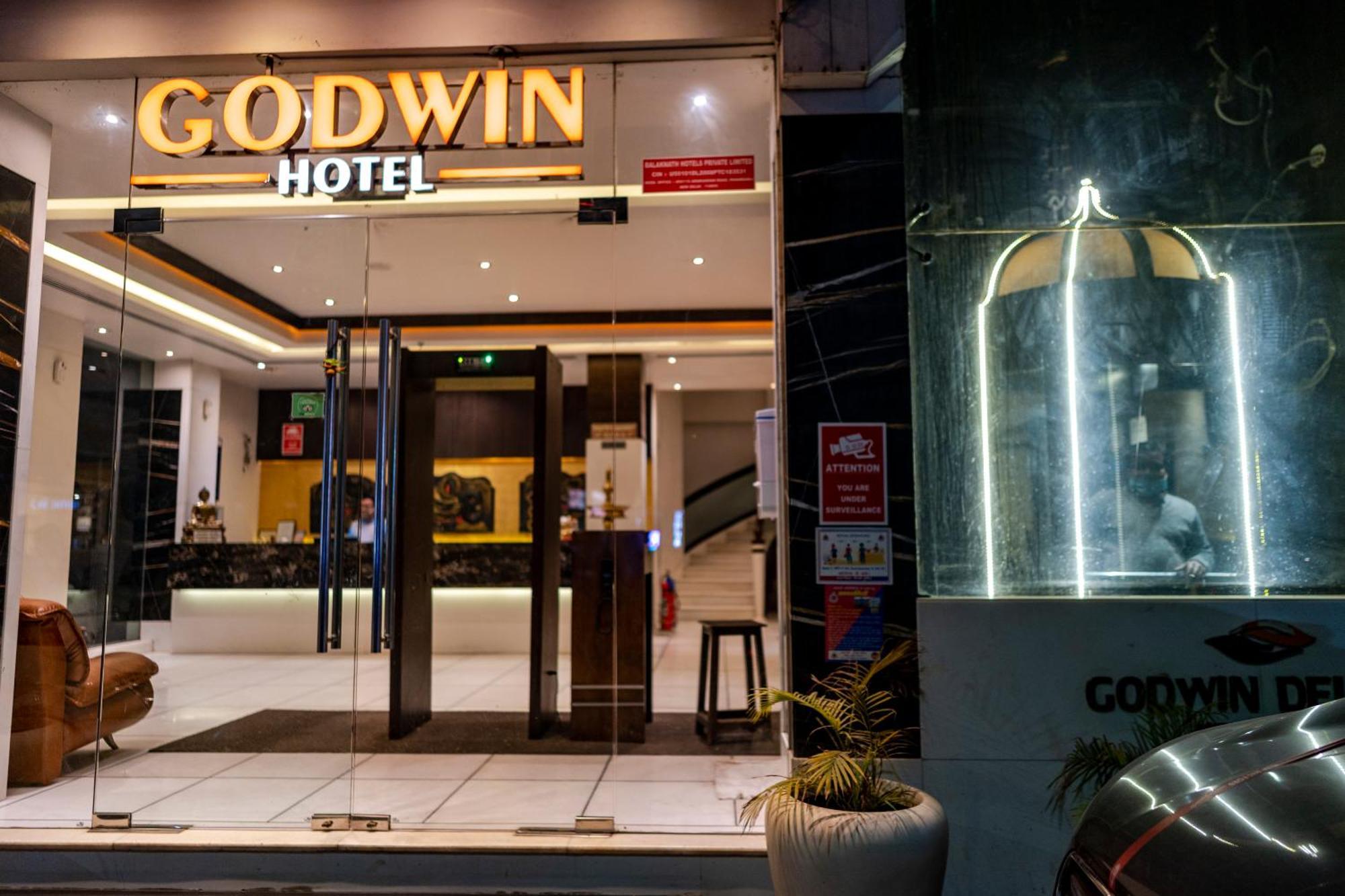 Hotel Godwin Deluxe -Near New Delhi Railway Station - Paharganj Dış mekan fotoğraf