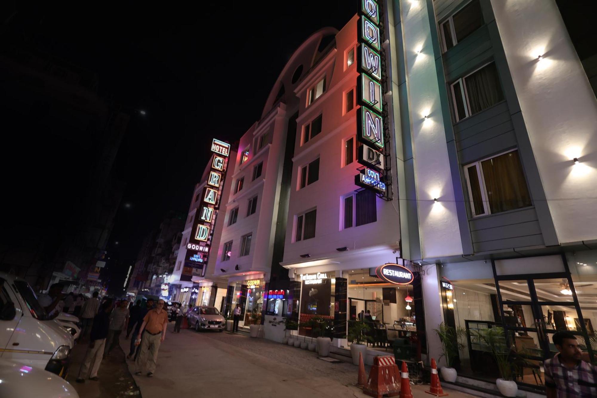 Hotel Godwin Deluxe -Near New Delhi Railway Station - Paharganj Dış mekan fotoğraf