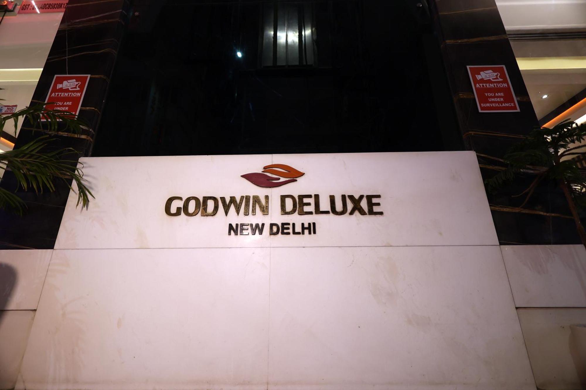 Hotel Godwin Deluxe -Near New Delhi Railway Station - Paharganj Dış mekan fotoğraf