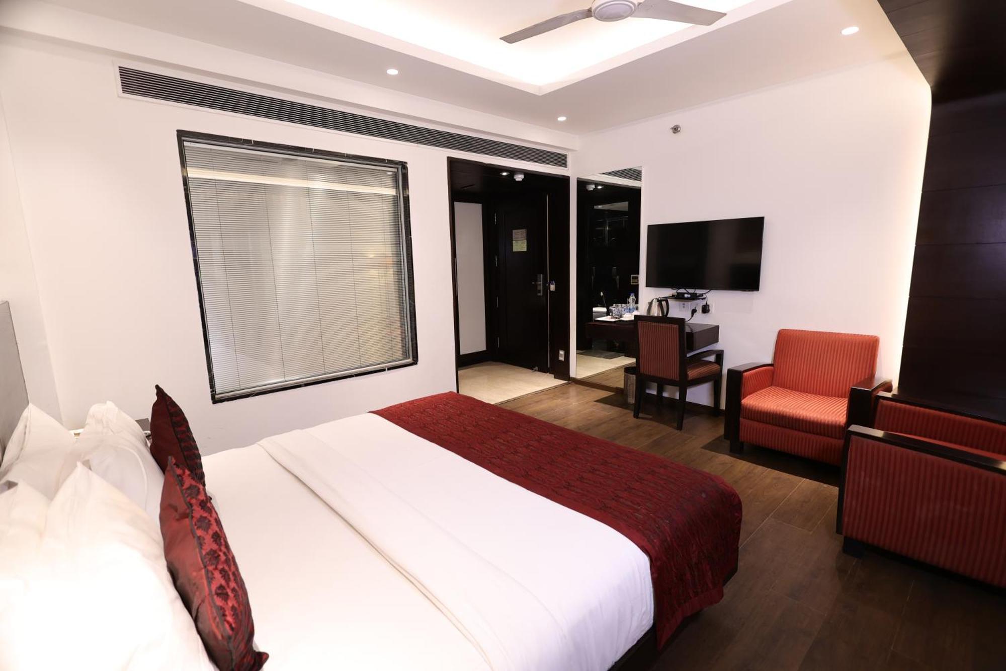 Hotel Godwin Deluxe -Near New Delhi Railway Station - Paharganj Dış mekan fotoğraf