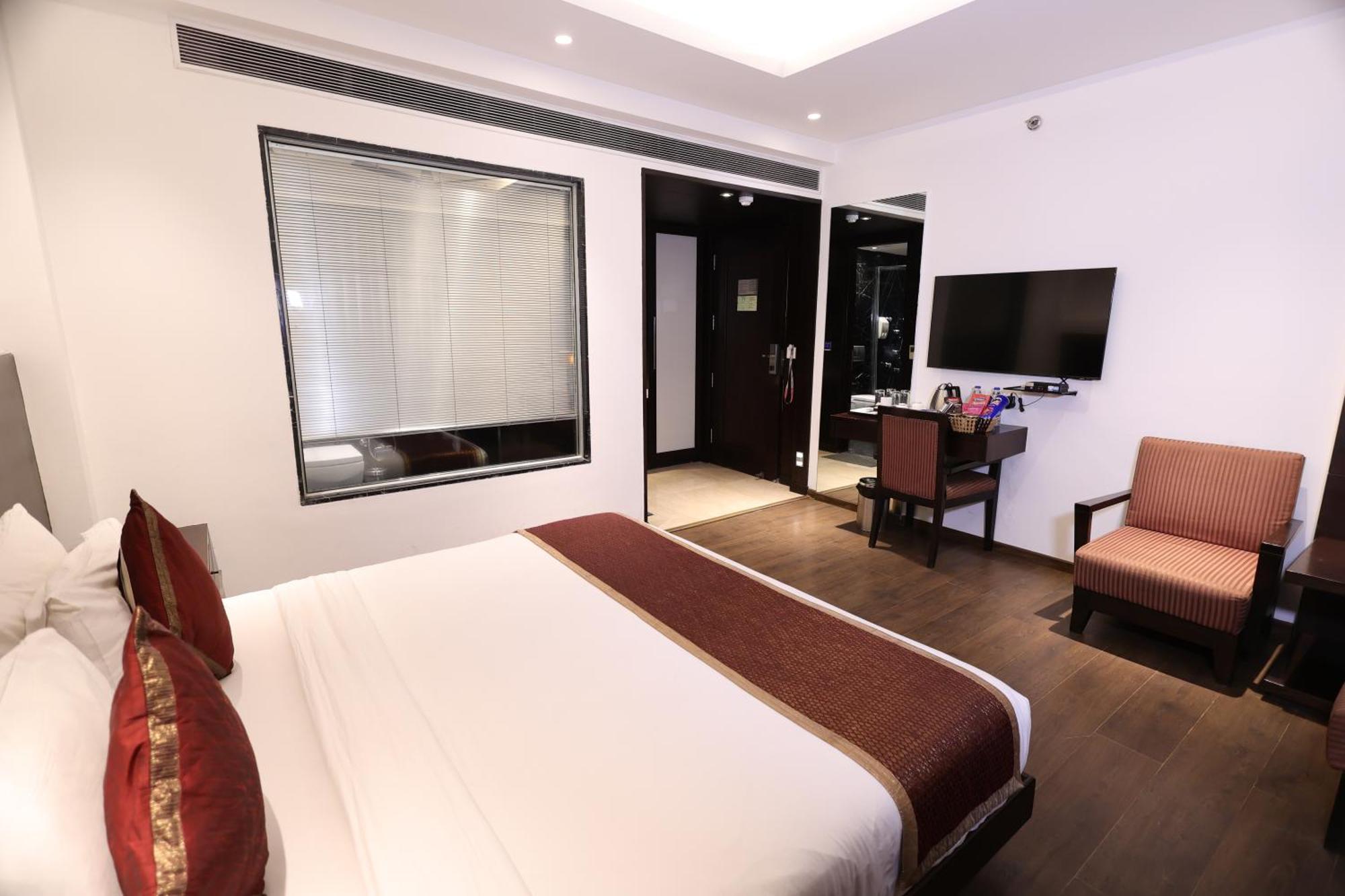 Hotel Godwin Deluxe -Near New Delhi Railway Station - Paharganj Dış mekan fotoğraf