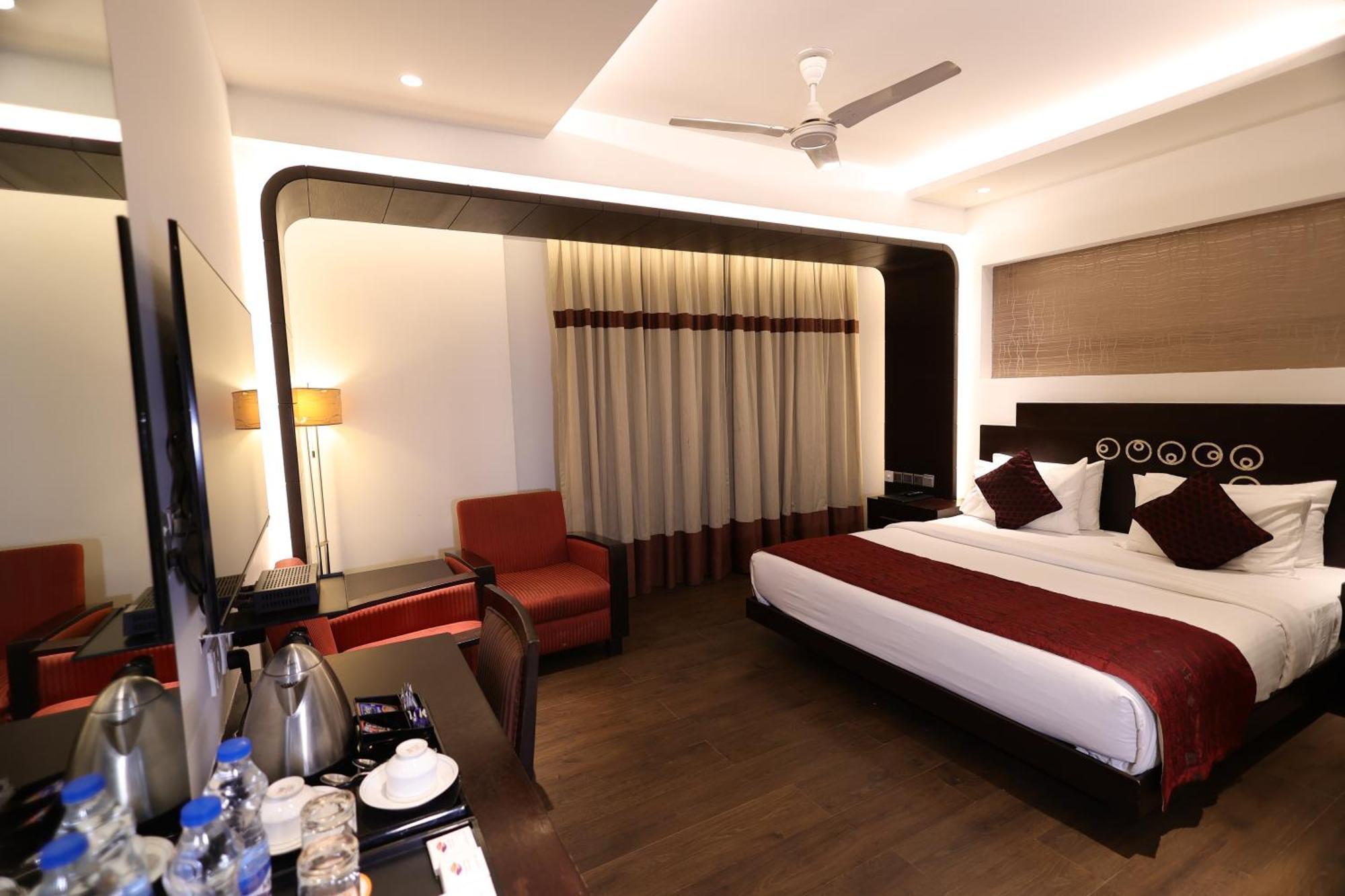 Hotel Godwin Deluxe -Near New Delhi Railway Station - Paharganj Dış mekan fotoğraf