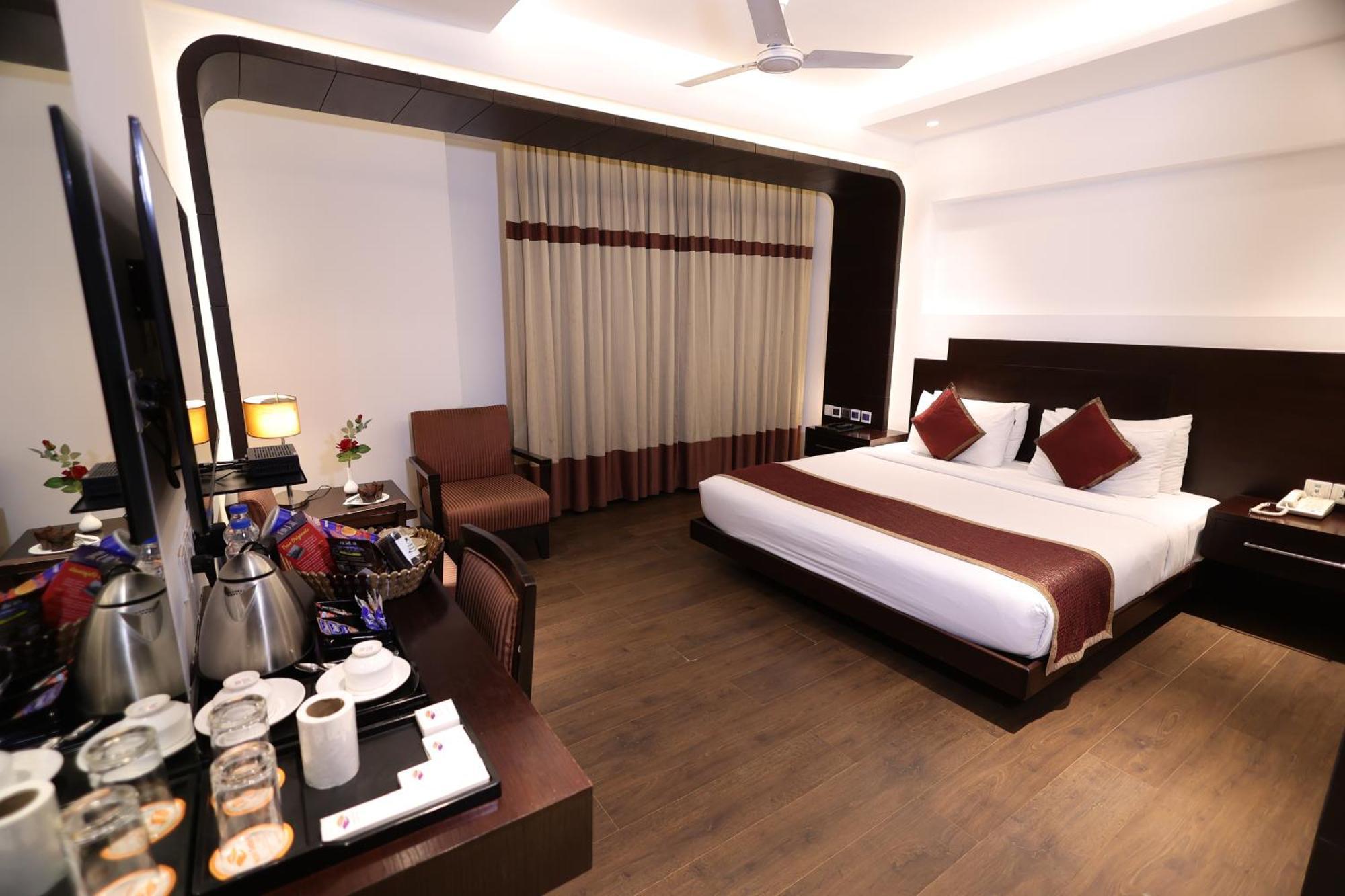 Hotel Godwin Deluxe -Near New Delhi Railway Station - Paharganj Dış mekan fotoğraf