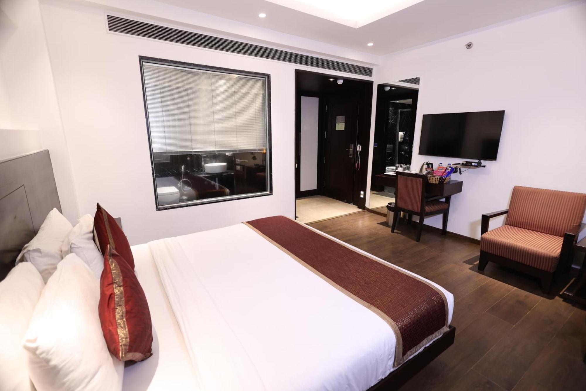 Hotel Godwin Deluxe -Near New Delhi Railway Station - Paharganj Dış mekan fotoğraf