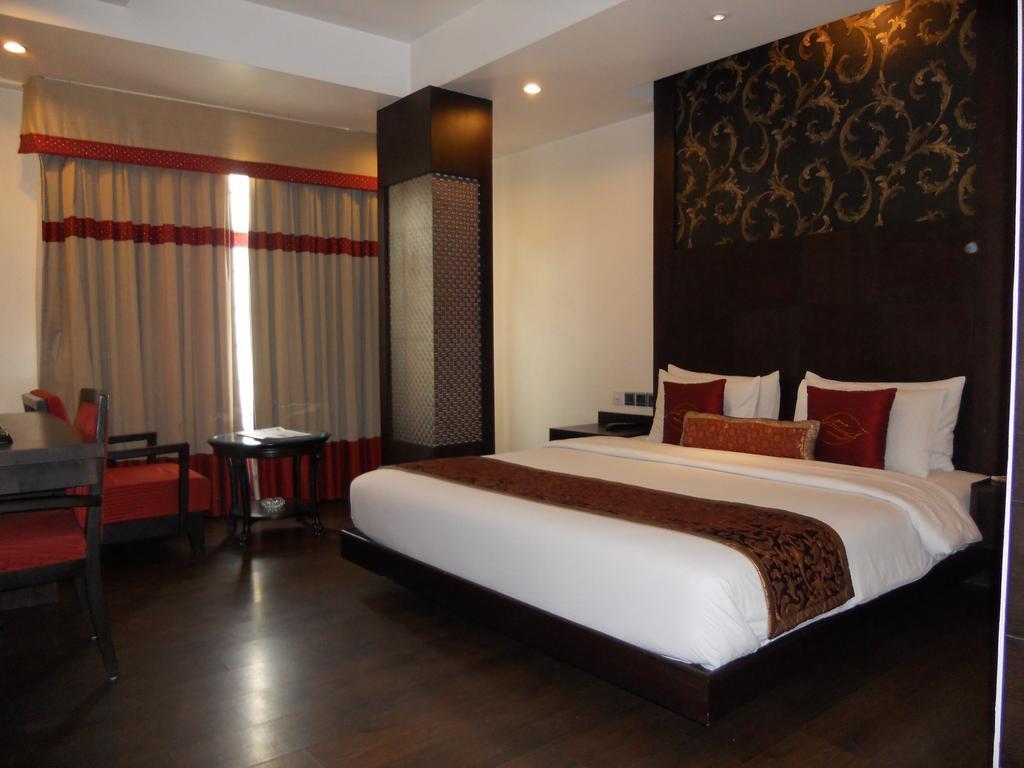 Hotel Godwin Deluxe -Near New Delhi Railway Station - Paharganj Dış mekan fotoğraf